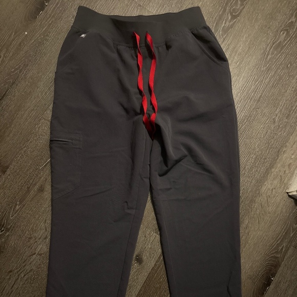 FIGs - Picture 1 of 4